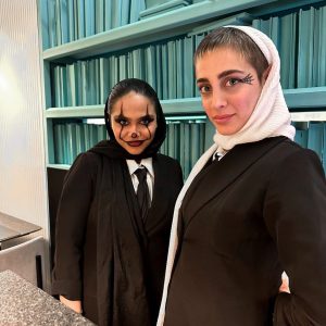 عکس کارکنان با گریم هالووینی